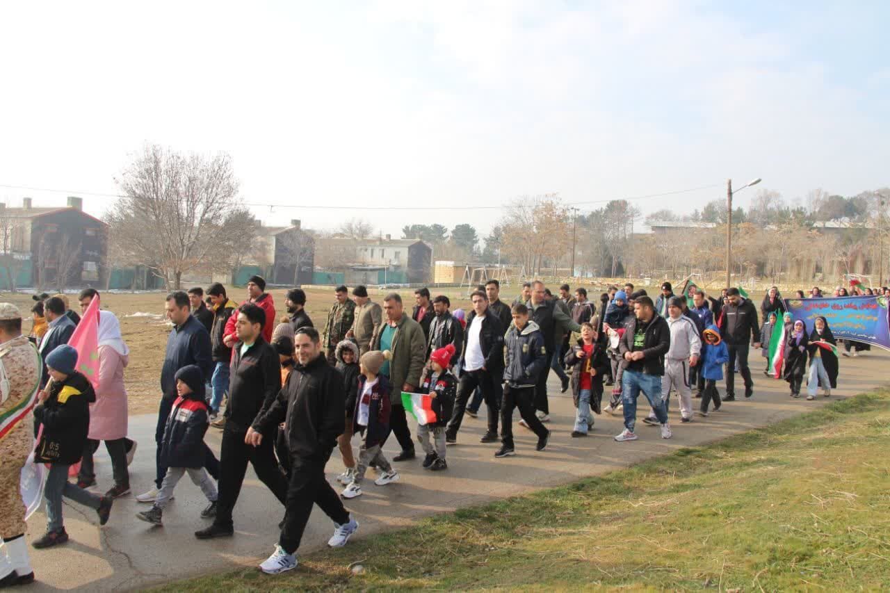 همایش پیاده روی خانوادگی کارکنان پایور نیروی زمینی ارتش برگزار شد