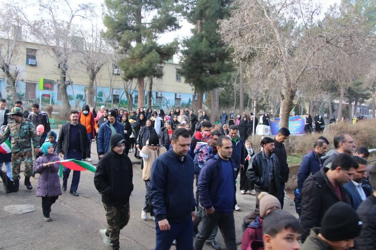 همایش پیاده روی خانوادگی کارکنان پایور نیروی زمینی ارتش برگزار شد