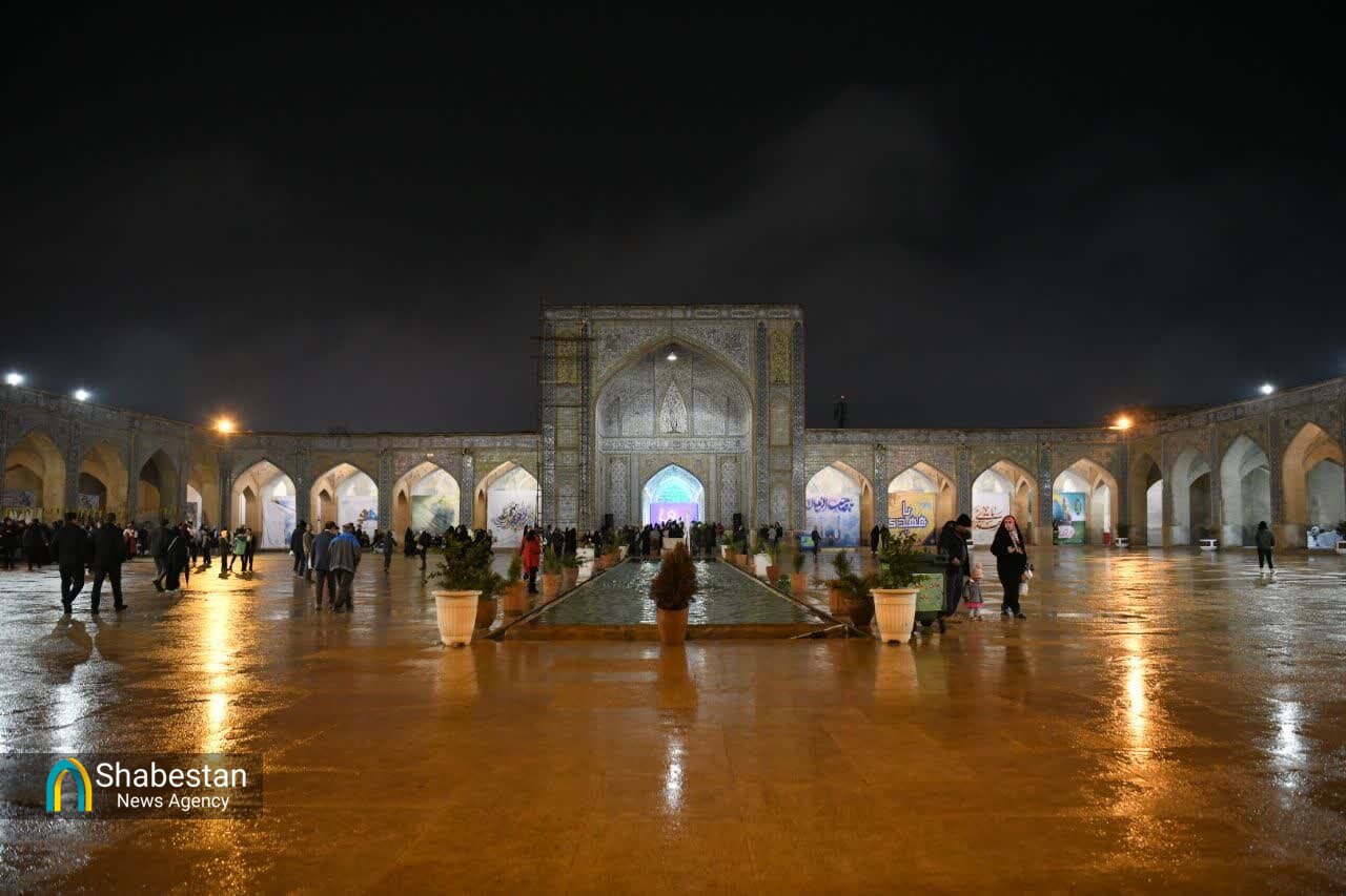 غبارروبی دلها در سایهسار مسجد