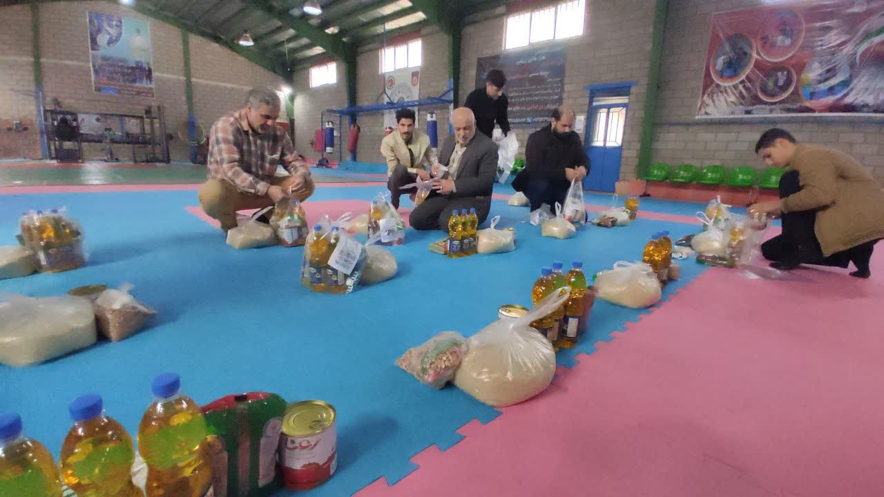 اهدای بسته های معیشتی به نیازمندان در آستانه اشرفیه