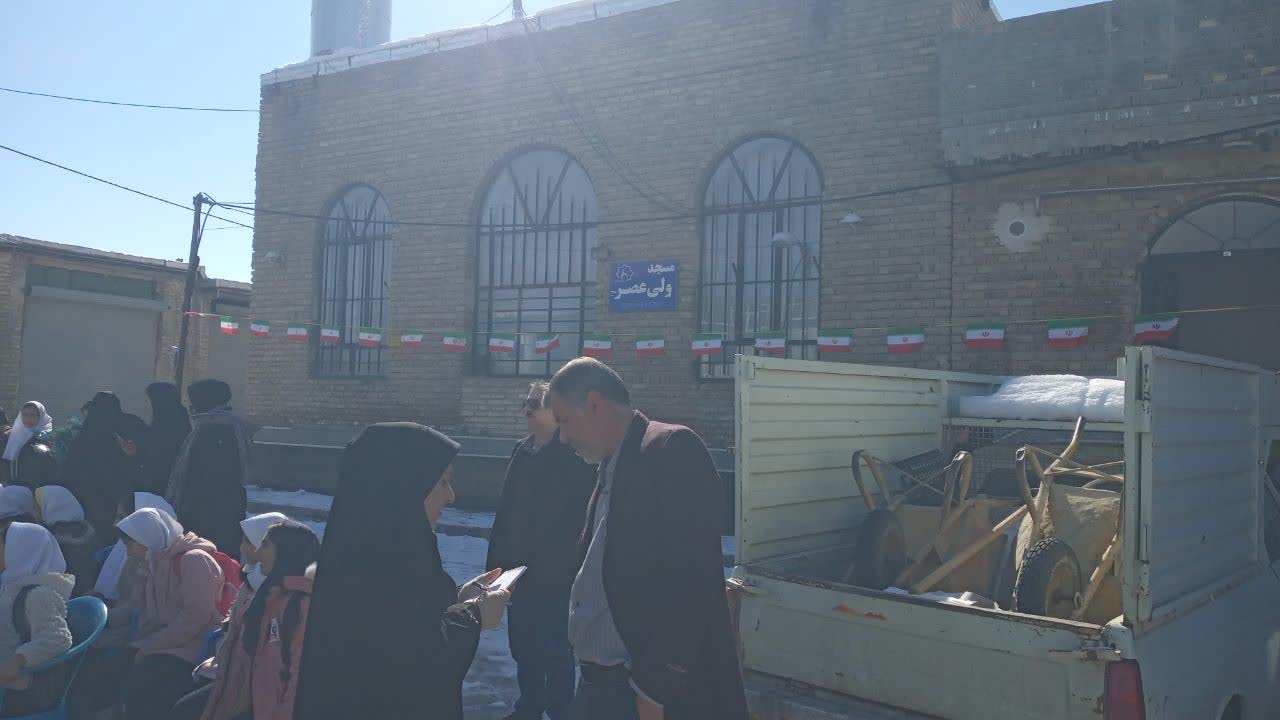 هم‌نشینی مسجد و هدهد سفید در روستای بالانج ارومیه