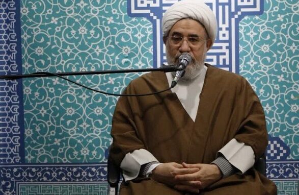 حوزه‌های علمیه از سیاست جدا نیستند