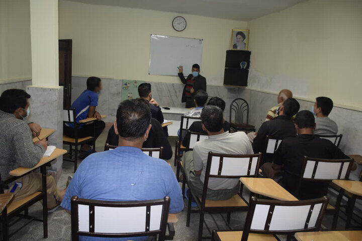 ادامه تحصیل ۵۲ زندانی ایلامی در مقاطع مختلف تحصیلی