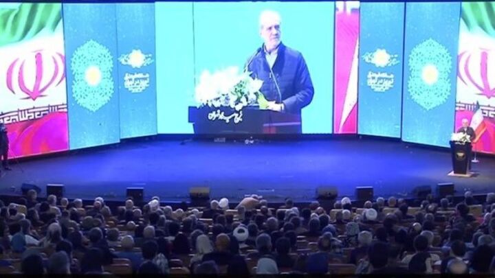با انسجام، قدرت و عزت از بحران‌ها عبور می‌کنیم