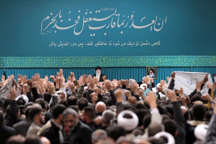 تاکید رهبر انقلاب بر مقابله با تهدید نرم‌افزاری دشمن