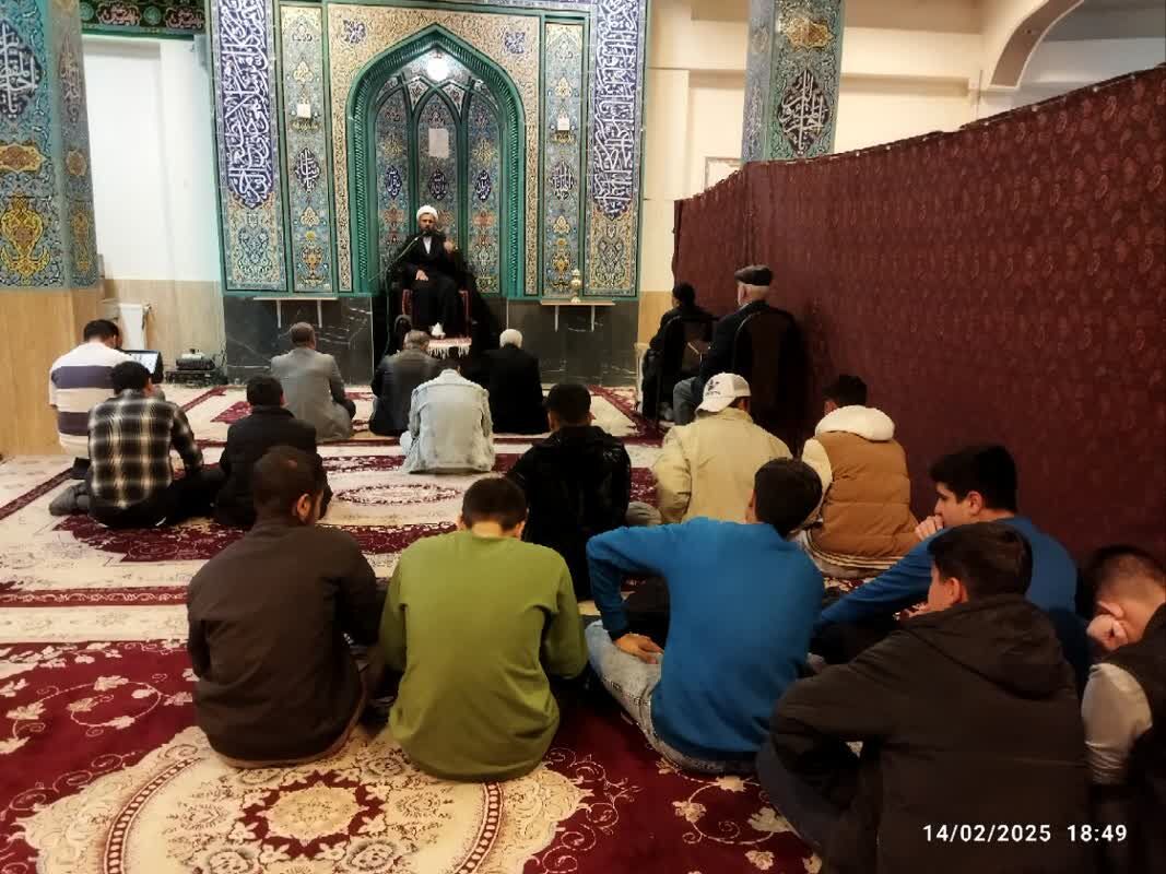 مردم شهر جدید امیرکبیر، با غبارروبی مسجد به استقبال ماه مهیمانی الهی میروند