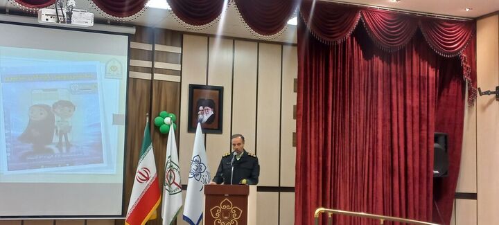 والدین بر حضور کودکان در فضای مجازی نظارت کنند