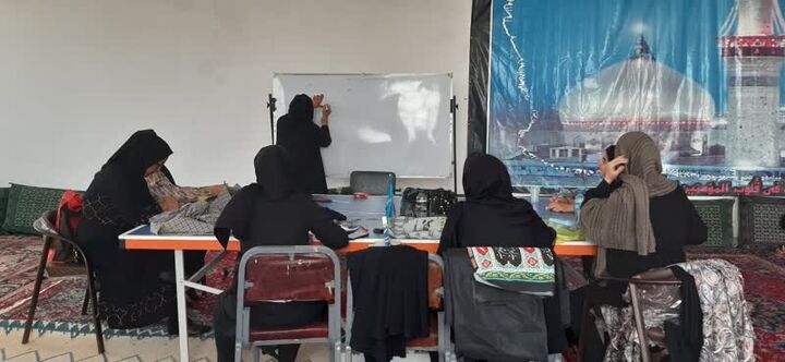 از عروسک‌سازی دختران تا برپایی نمایشگاه توانمندسازی بانوان کانون خواهران الزهرا(س)