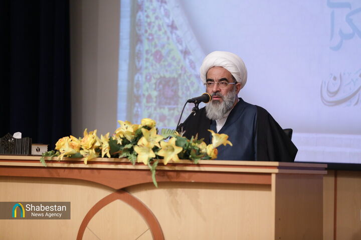 مبلغ باید چراغ فکر مخاطب را روشن کند