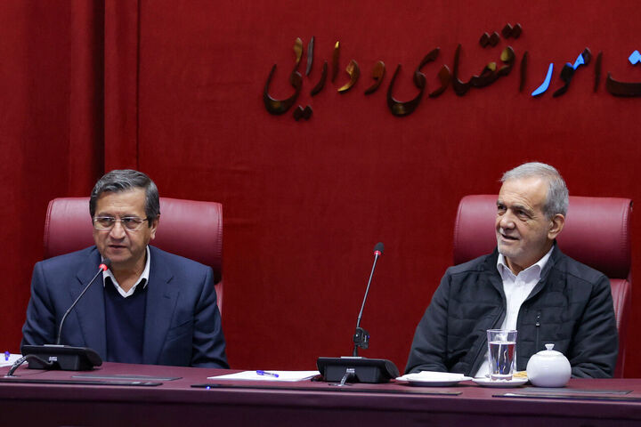 مقصر جلوه دادن یک نفر برای مشکلات اقتصادی بی‌انصافی است