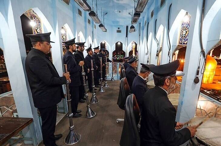 جزئیاتی از آیین ۵۰۰ساله نقاره زنی در حرم رضوی