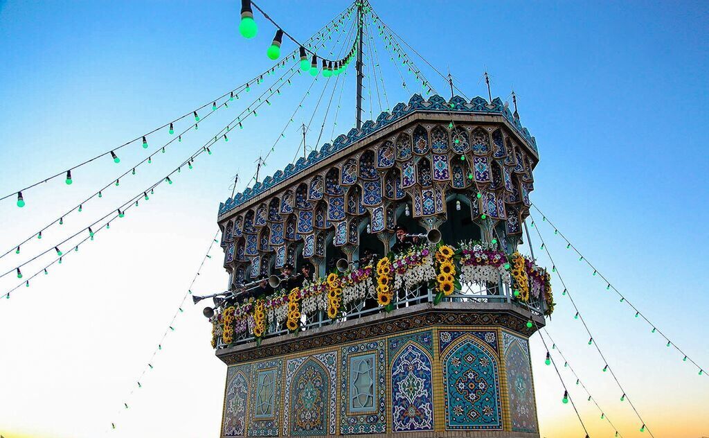 جزئیاتی از آیین ۵۰۰ساله نقاره زنی در حرم رضوی