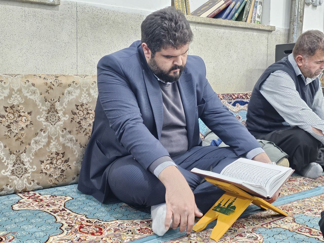 محفل قرآنی در امامزاده هاجره خاتون سنندج برگزار شد