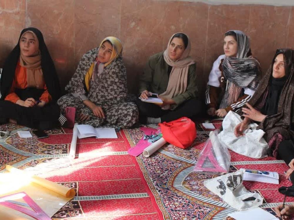 کلاس آموزشی مشاغل خانگی ویژه زنان روستای ناوه بجنورد