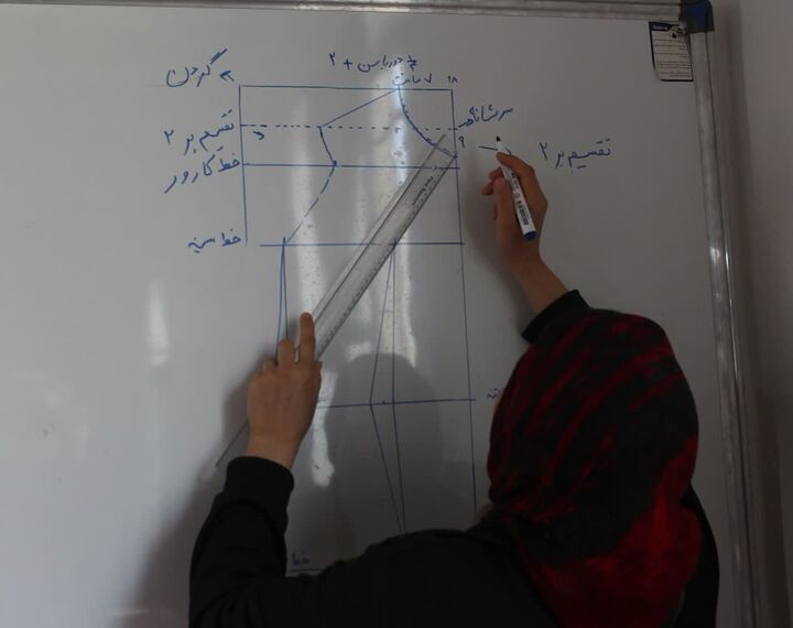 کلاس آموزشی مشاغل خانگی ویژه زنان روستای ناوه بجنورد