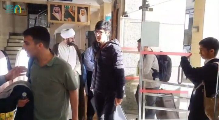 ورود اولین کاروان عمره دانش‌آموزی به مدینه منوره