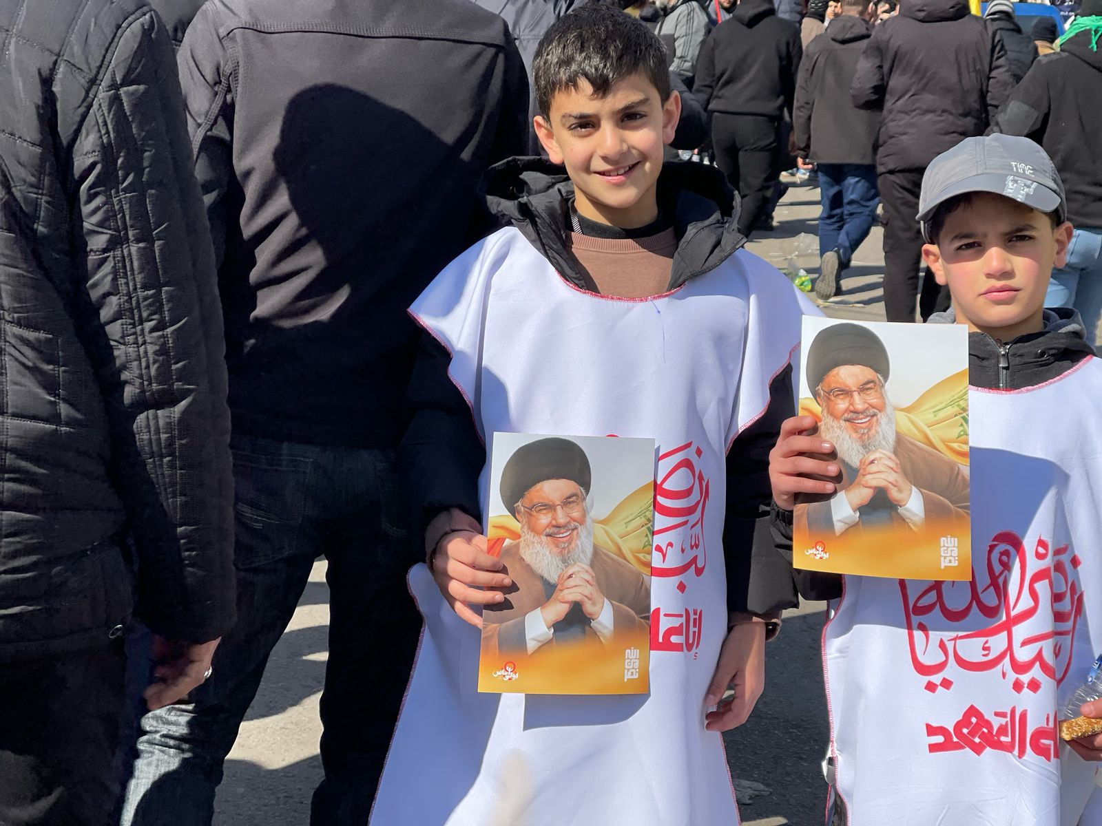 وداع کفن پوشان با پیکر شهدای مقاومت+عکس