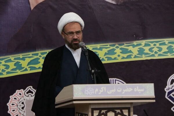 درس مکتب حاج قاسم و سید حسن نصرالله باید حول محور ولایت باشد