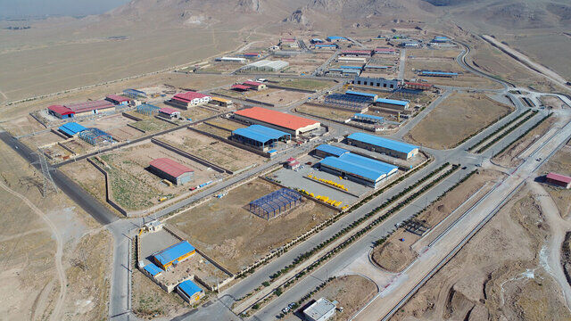 ۱۴۰۰ هکتار زمین صنعتی در آذربایجان‌غربی سند تفکیکی دارد