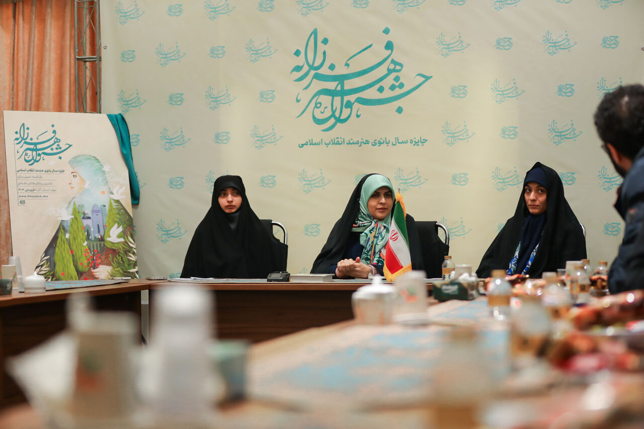 جشنواره «هنر فرزانه» با هدف شناسایی و شبکهسازی بانوان هنرمند برگزار میشود