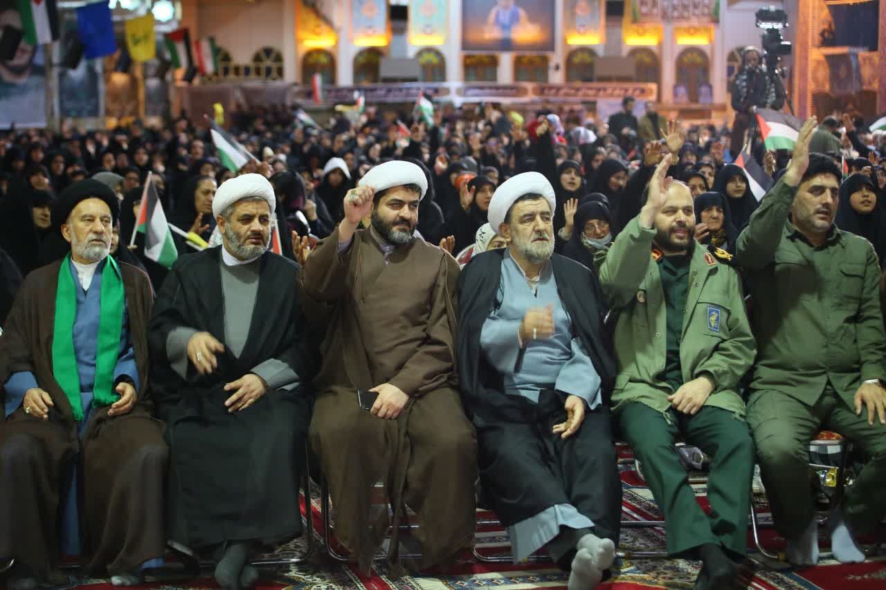 امامین انقلاب ما، نظام را از خطرات عظیم دور کردند