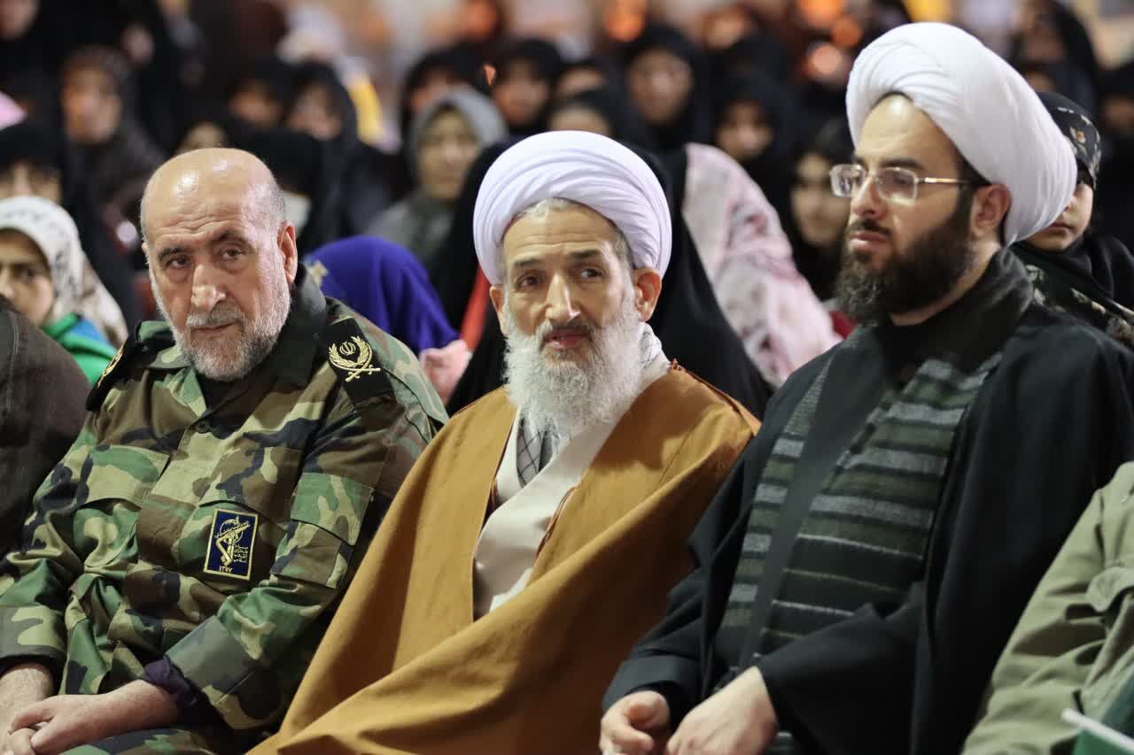 امامین انقلاب ما، نظام را از خطرات عظیم دور کردند