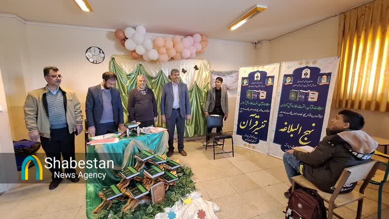 رقابت دانش آموزان اصفهانی در مسابقات قرآنی