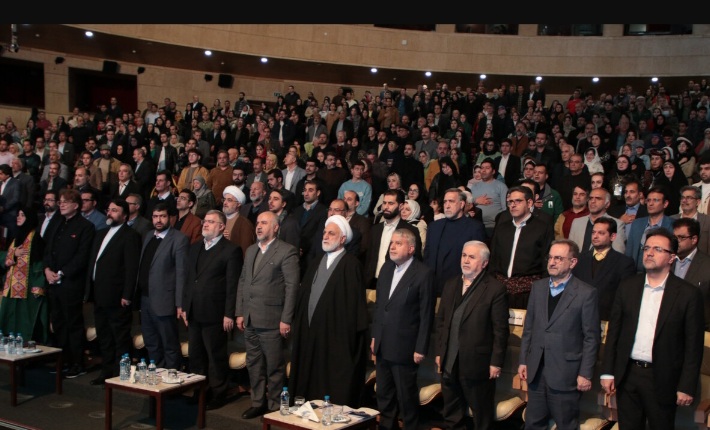 سروهای سیمین در دستان هنرمندان برگزیده صنایع دستی جای گرفت