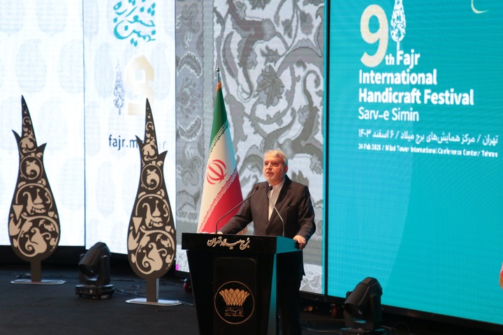 سروهای سیمین در دستان هنرمندان برگزیده صنایع دستی جای گرفت