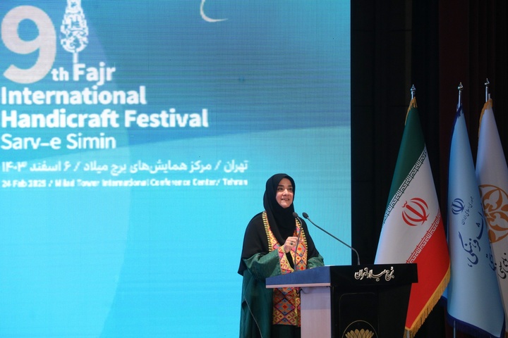 سروهای سیمین در دستان هنرمندان برگزیده صنایع دستی جای گرفت