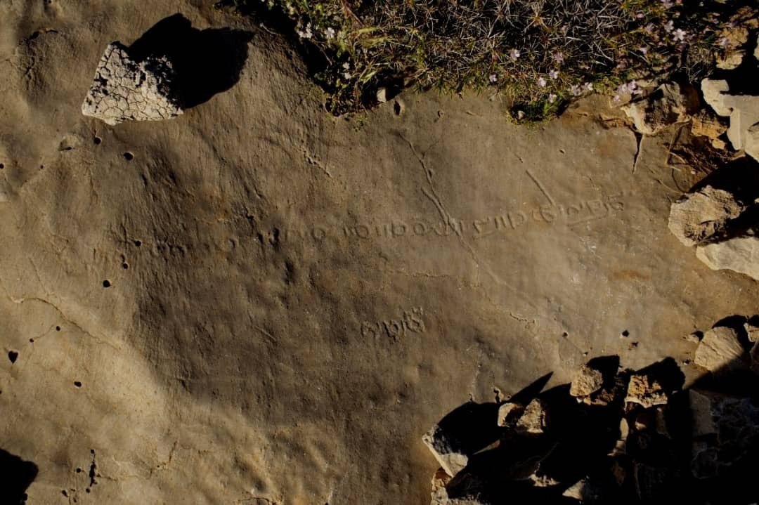 کشف یک کتیبه بر فراز کوهستان نقش رستم