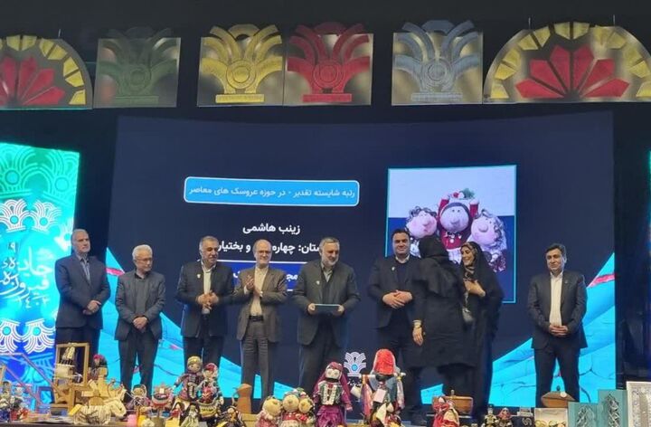 بانوی هنرمند چهارمحال و بختیاری در جشنواره ملی فیروزه به عنوان نفر برتر شناخته شد