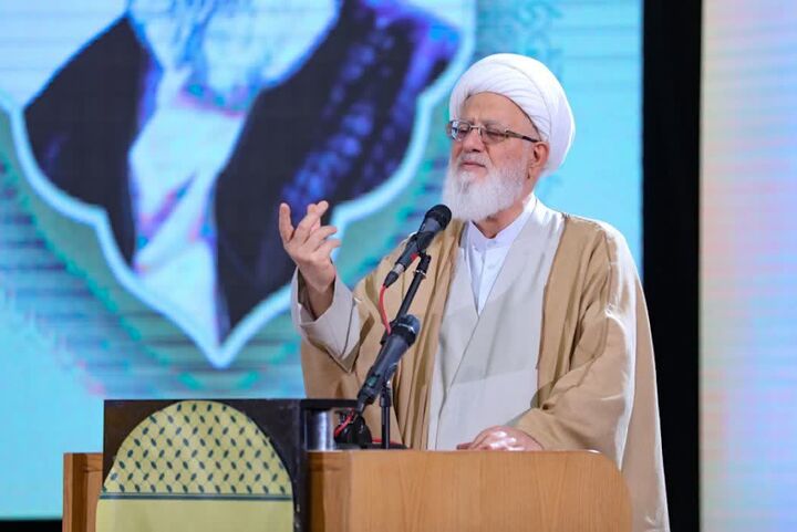 ۷۰۰ مسجد تهران مسجد آرمانی هستند