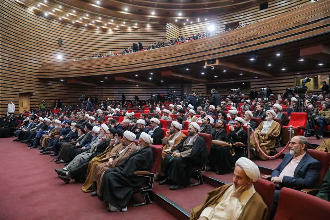 ۷۰۰ مسجد تهران مسجد آرمانی هستند