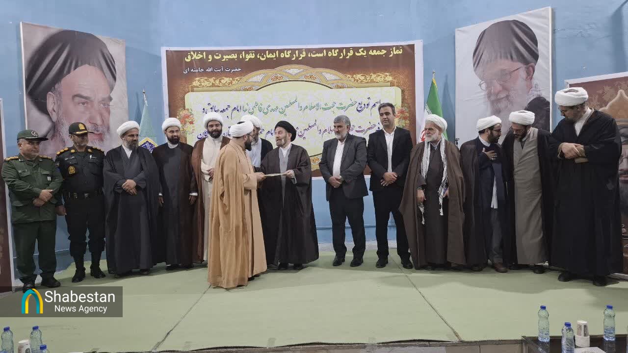 نماز جمعه سنگر مقابله با توطئههای فرهنگی دشمن است