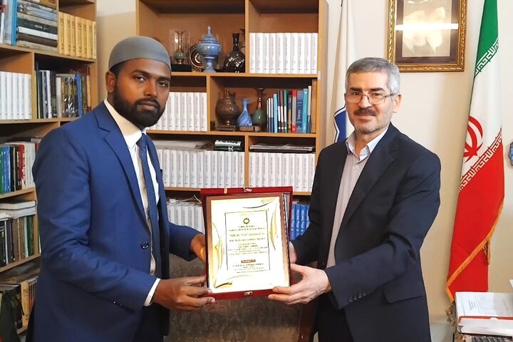 تقدیر از معلم بنگلادشی راه یافته به مرحله نیمه نهایی «جایزه معلم» بنیاد برهان