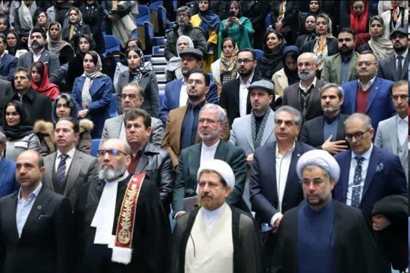 وکیل دانشمندی هنرمند است که هنرمندانه از حق مظلومین دفاع می‌کند 