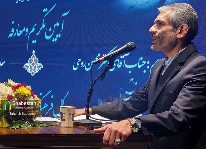 پرهیز از سیاست‌زدگی در حوزه فرهنگ و دنبال کردن گفتمان وفاق مورد تأکید است