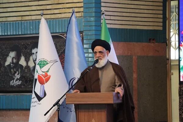 دشمنان به دنبال تغییر باورها و ارزش‌های نسل آینده هستند