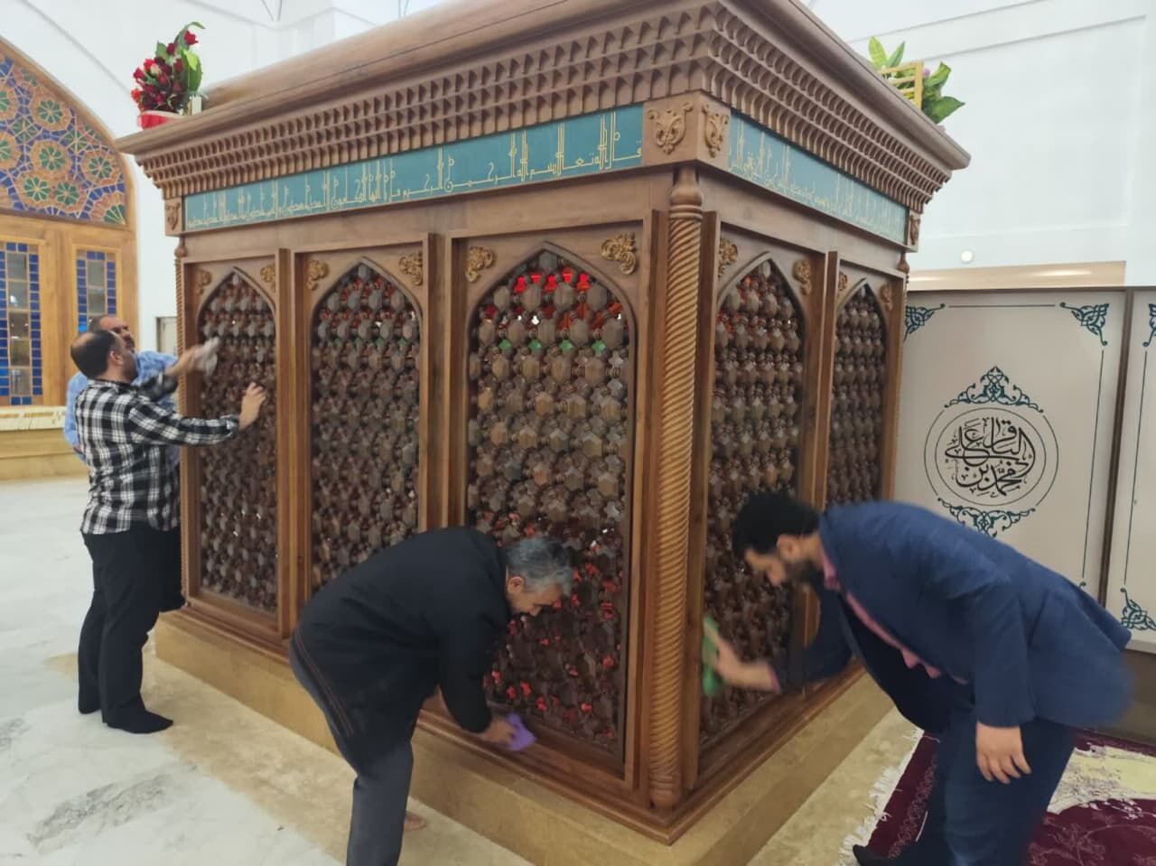 یکی از سنتهایی پسندیده در آستانه ماه مبارک رمضان غبارروبی مساجد است