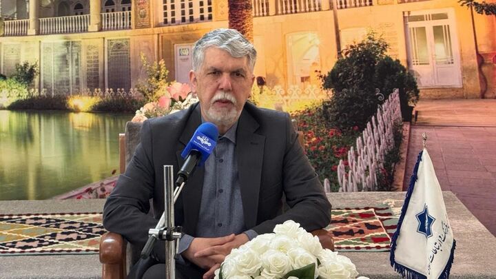 وزیر فرهنگ به تهران بازگشت