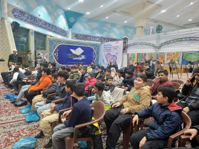 گروه سرود "نوای امید" فضای نمایشگاه قرآن را طراوت بخشید