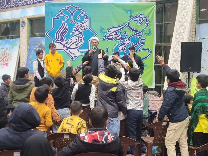 گروه سرود "نوای امید" فضای نمایشگاه قرآن را طراوت بخشید