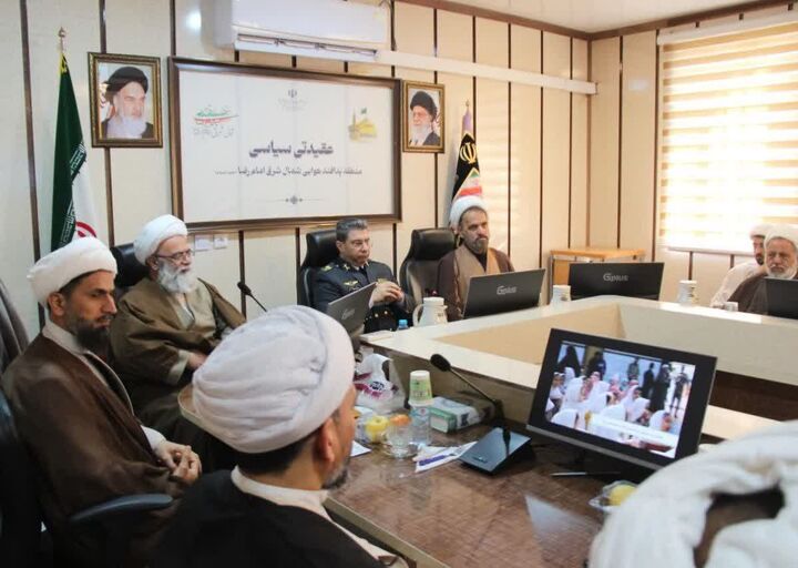 روحانیون پیشگامان جهاد تبیین هستند