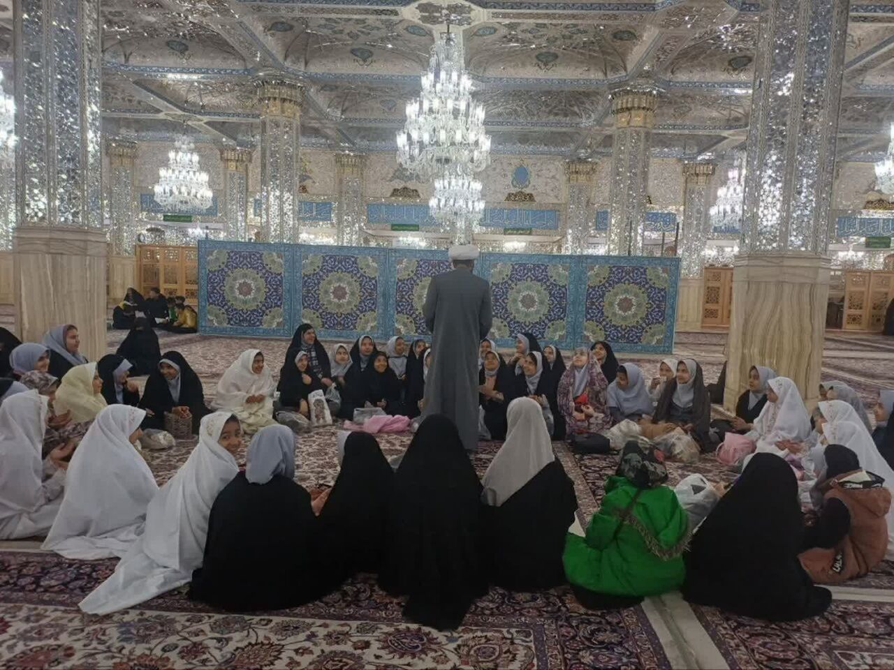 تسهیل زیارت حرم رضوی هم برای سالمندان هم نوجوانان