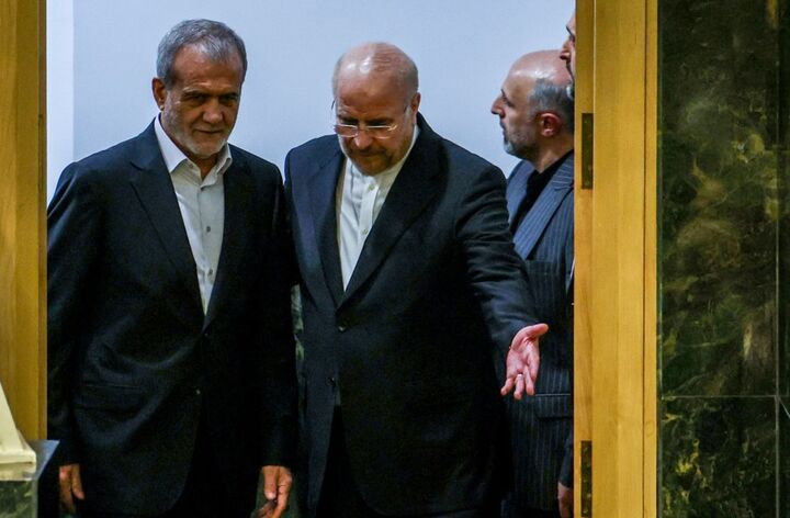 آغاز صحن علنی مجلس/ پزشکیان برای دفاع از وزیر اقتصاد وارد مجلس شد