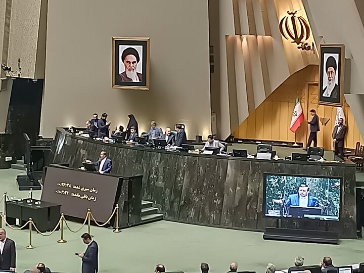 جلوی تورم را خواهیم گرفت/ به اقتصاد کشور مسلطم