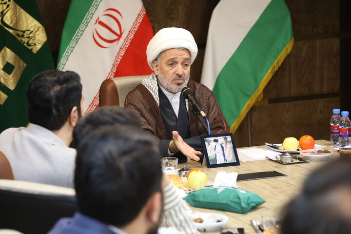 «دعا و مناجات»، مهاری برای طغیانگری انسان