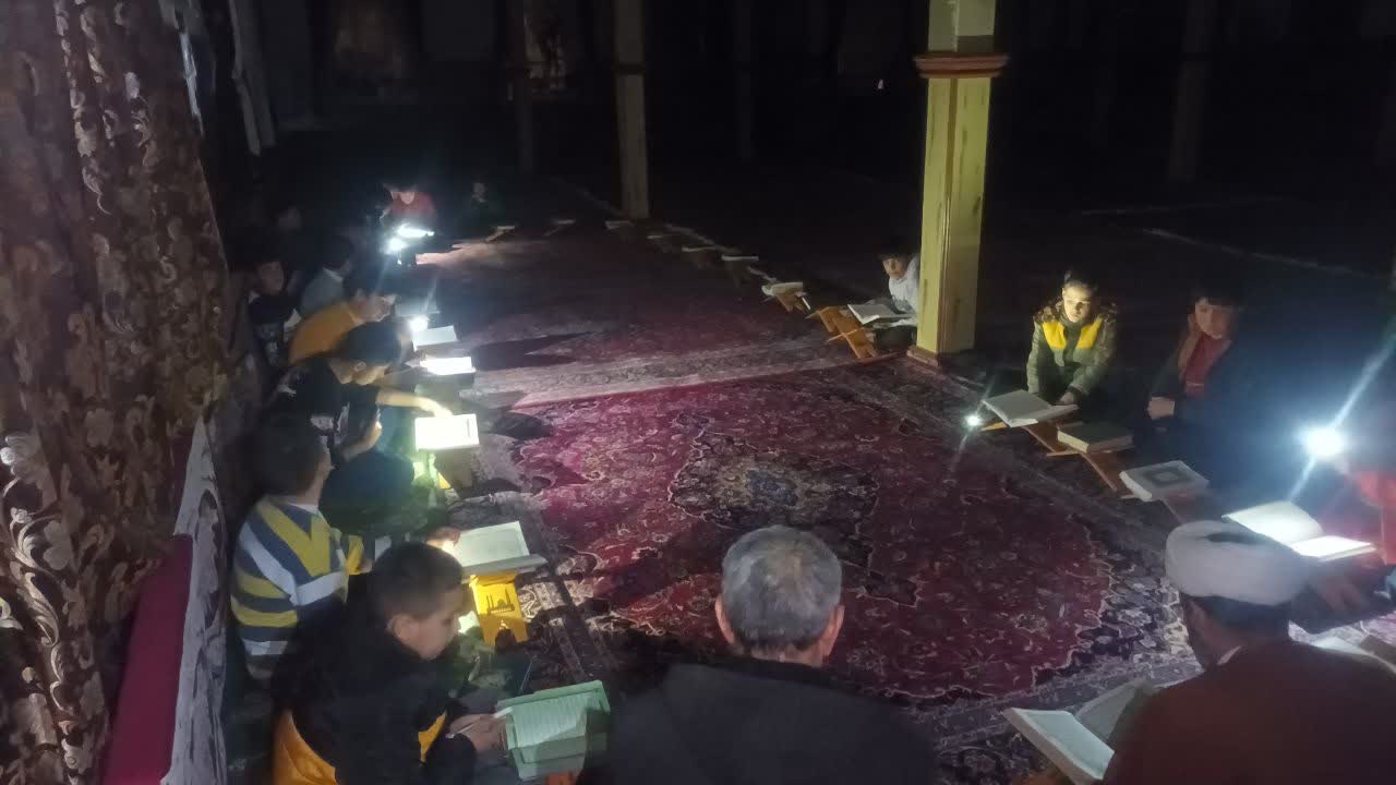 اینجا کودکان عاشقانه قرآن می‌آموزند