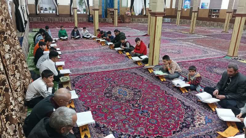 اینجا کودکان عاشقانه قرآن میآموزند